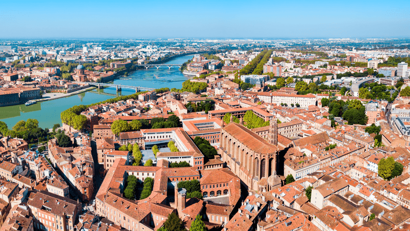 LMNP ou SCI : Quel régime fiscal choisir pour votre location courte durée à Toulouse en 2026 ?