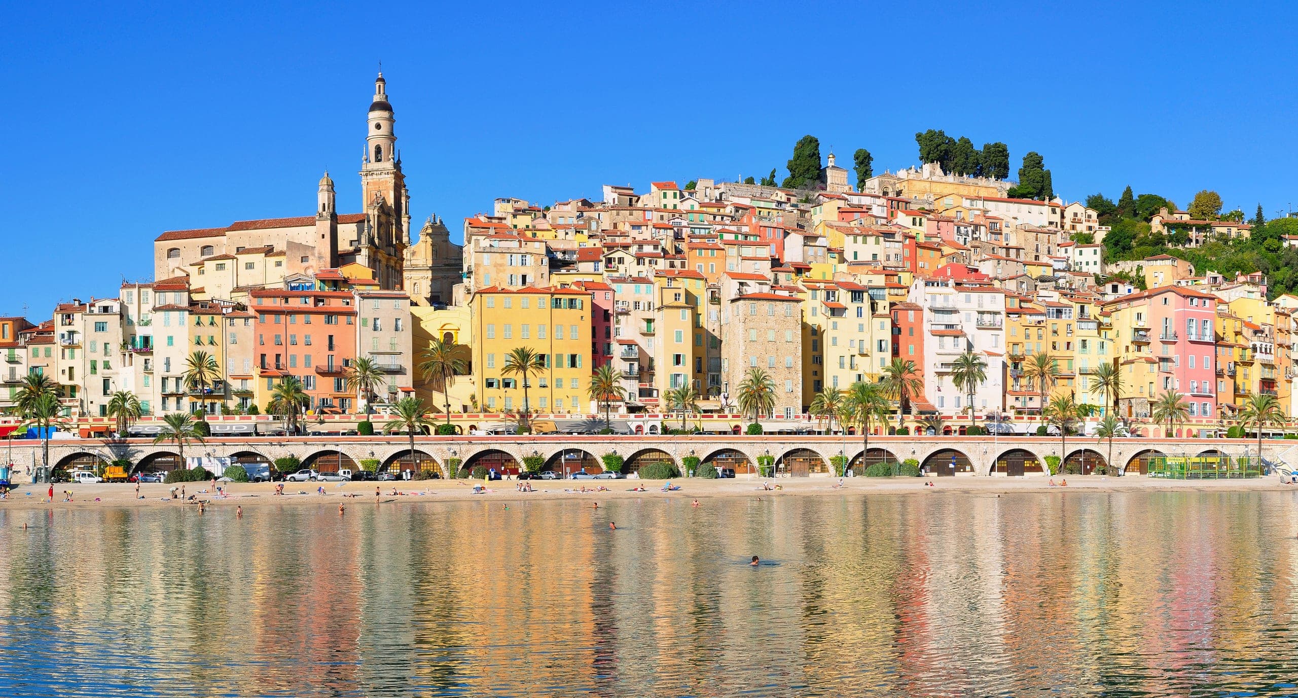 Menton et ses façades colorées